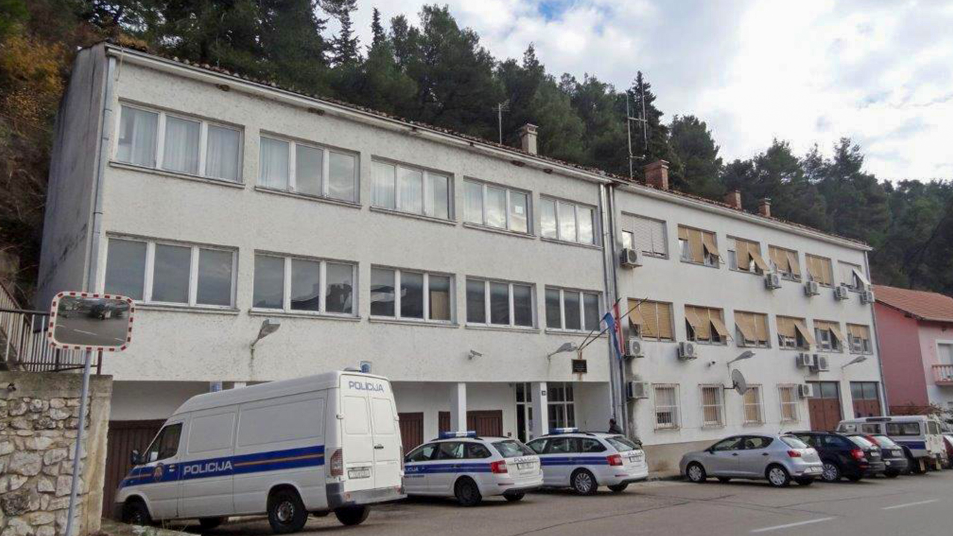 Policijska postaja prije obnove