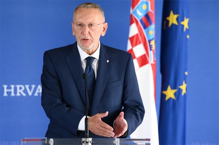 Slika /2025/Bozinovic.jpeg