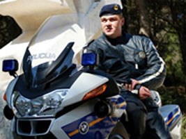 Slika A1_WEB_ILUSTRACIJE/POLICIJA_ILUSTRACIJE/policajac.jpg