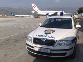 Slika A1_WEB_ILUSTRACIJE/POLICIJA_ILUSTRACIJE/policija_na_aerodromu.jpg