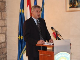 Slika ILUSTRACIJE/UNPOC/unpoctx1.jpg