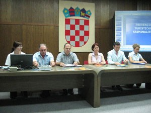 Slika PU_I/promotivni%20letak-tiskovna.jpg