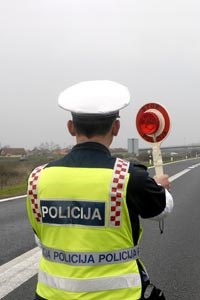 Slika PU_SK/slike/vijesti/policajac_autocesta_uspravna.jpg