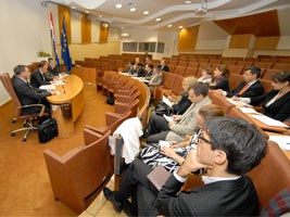 Slika topvijesti/2013/listopad/brifing/naslovnay.jpg