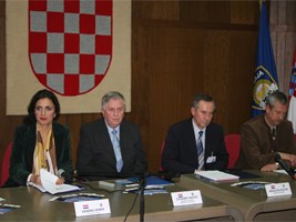 Slika topvijesti/2013/studeni/siguran_lov000.jpg