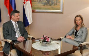 Slika topvijesti/godina2010/svibanj/karamarko_kresl01.jpg