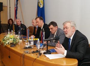 Slika topvijesti/ozujak08/granica_implementacija.jpg