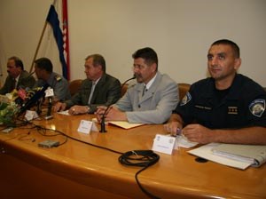 Slika topvijesti/srpanj08/interventna_uvjerenja2.jpg