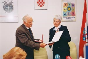 Slika topvijesti/travanj/odlikovanje_Zmijiweb.jpg