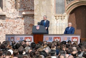 Slika topvijesti/travanj08/bush1.jpg
